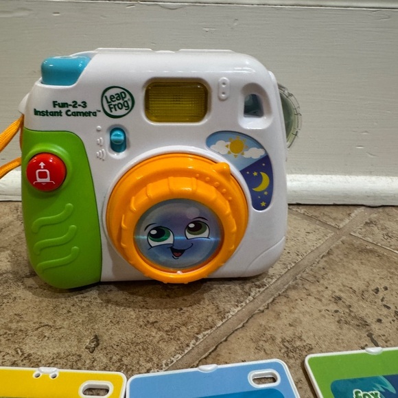 Leap Frog Learning Camera for Toddlers and Children - Picture 3 of 4